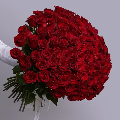 101 красная роза с белым сердцем за 19 190 руб. | Бесплатная доставка  цветов по Москве