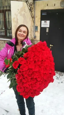 Купить 101 розу белую и красную в букете с доставкой по городу Днепр |  Интернет-магазин Royal-flowers