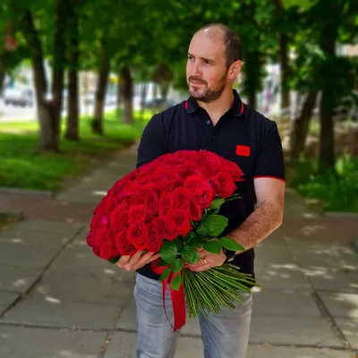 101 Красная роза с белым сердцем за 17 790 руб. | Бесплатная доставка  цветов по Москве
