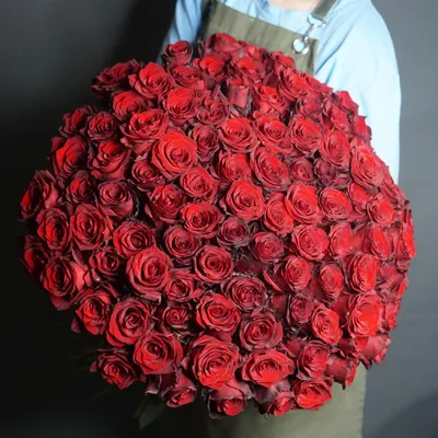 Купить Букет 101 красная роза 35 см в Санкт-Петербурге. 101 роза в  красочных букетах недорого с доставкой на дом.