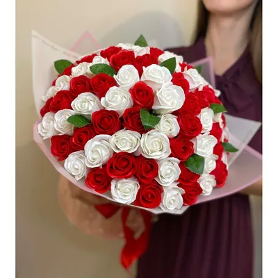 101 белая и розовая роза в крафте – купить недорого с доставкой