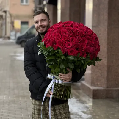 Букет из 101 красной розы: заказать и купить по цене 20 700 руб. с  доставкой в Сургуте