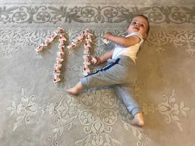 Картинка с поздравлением на 11 месяцев ребенку (скачать бесплатно)
