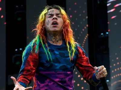 6ix9ine on X: \"Right now I'm signing my life away to illuminati for 7.5  million dollars. Life is awesome. https://t.co/IaFZUSpooq\" / X