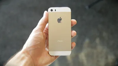 Айфон 5s в руке: качественное изображение в формате JPG
