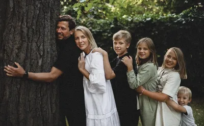 Красавец-муж и дети с редкими именами. Как выглядит семья актрисы Глафиры  Тархановой | ТЕЛЕСКОП | Дзен