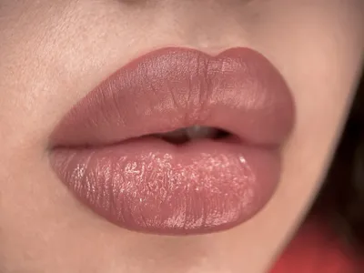 Акварельный татуаж губ: фотографии с яркими цветами