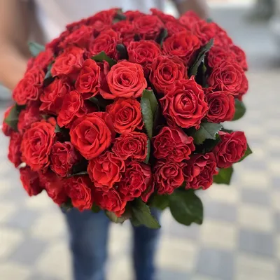 51 алая роза в корзине с бесплатной доставкой по Москве, цена 405450 руб. ❁  ArenaFlowers