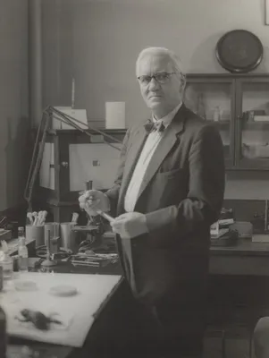 90 years since Sir Alexander Fleming's penicillin discovery changed  antibiotic treatment - Bioscience Today