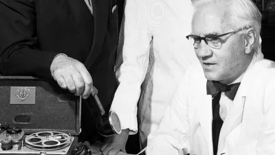 100 Years Ago, Alexander Fleming Revealed The Key To Breakthrough Ideas