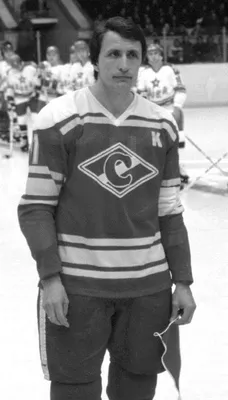 NEWSru.com :: 71-летний Александр Якушев введен в Зал хоккейной славы в  Торонто