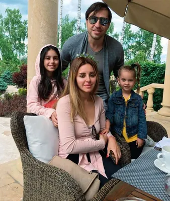 🌟Александр Ревва с женой и дочками: доброе семейное утро
