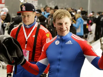 Александр Зубков продал форму, в которой на Олимпиаде в Сочи нес российский  флаг - KP.RU
