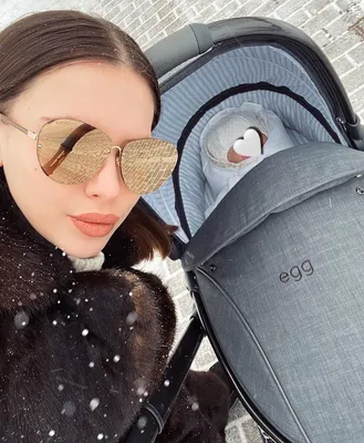 Звезда \"Дома-2\" Саша Артемова случайно показала лицо дочери