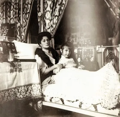 Императрица Александра Фёдоровна с дочерью , Великой княжн… | Flickr
