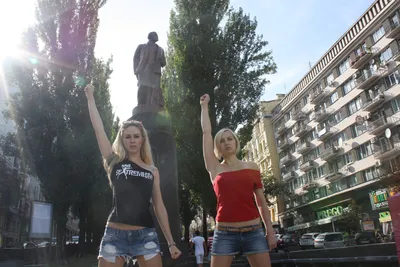 File:Femen - Alexandra Shevchenko and Yana Zhdanova.jpg - Wikimedia Commons