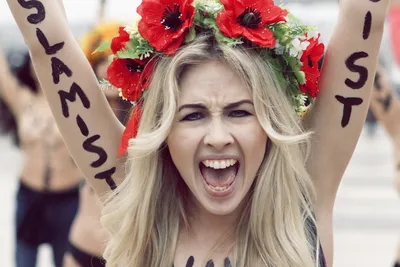 В Женский день активистки Femen разделись в Стамбуле | ru.15min.lt