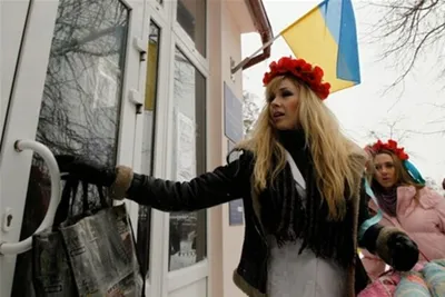 Активистки FEMEN требуют круглосуточной милицейской охраны
