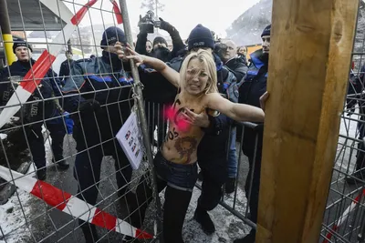 Активистку FEMEN депортировали из Туниса - 24 Канал