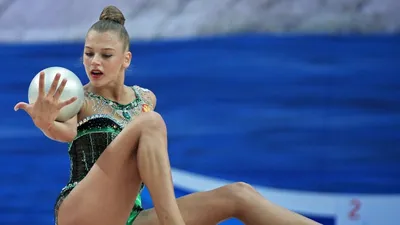 Армейская гимнастка Александра Солдатова - лучшая в квалификации по итогам  первого дня чемпионата мира по художественной гимнастике