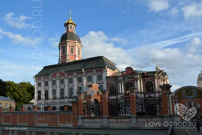 Благовещенская церковь с усыпальницей в Петербурге