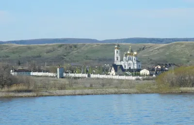 Иоанновский женский монастырь, Алексеевка (Хвалынский район), фотография.  фасады Вид с реки Волги