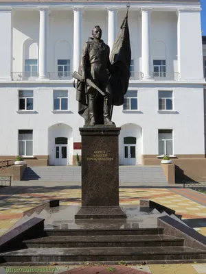 Арт-объект в честь ветерана ВОВ появился на здании военного учебного центра  ННГУ - В мире людей - Новости Живем в Нижнем