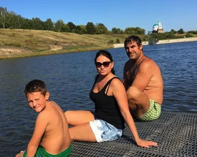 Как выглядят жена и сыновья Алексея Дмитриева - сурового на вид актера с  нетипичной внешностью