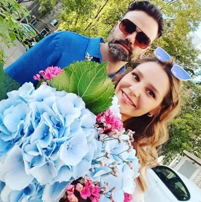 Глафира Тарханова и Алексей Фаддеев счастливы в браке уже 16 лет 👏💕 За  годы супружеской жизни у актрисы и её супруга родились четверо… | Instagram