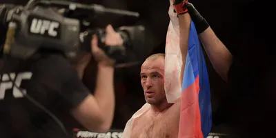Алексей Олейник одержал победу в первом бою в профессиональном боксе -  Чемпионат