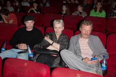 Жена Серебрякова выглядит старушкой на фоне приемного сына-красавца -  Экспресс газета