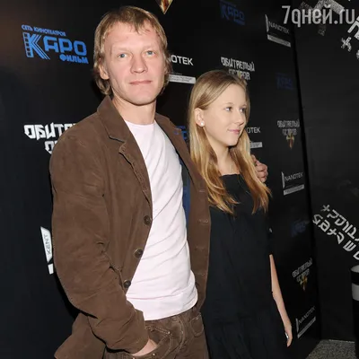Дмитрий Певцов показал редкое фото Алексея Серебрякова с женой - KP.RU