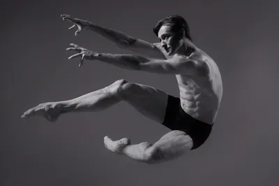 Трейлер: Безруков трагично станцевал травмированного артиста балета -  Российская газета