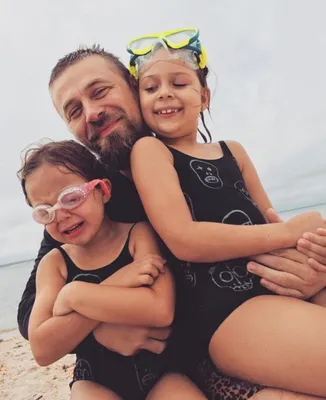 Ольга Шелест отдыхает во Франции с мужем и детьми и делится пляжными фото