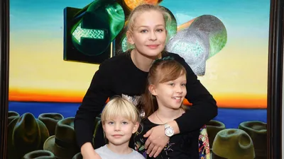 Юлия Пересильд, воспитывающая двух дочерей от Алексея Учителя, заявила, что  у нее нет мужа | WOMAN
