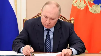 Путин подписал закон о запрете менять пол — РБК