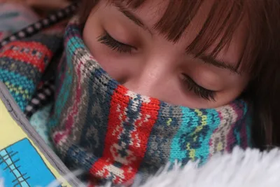 Картинка: Аллергия на холод на руках в красочном исполнении