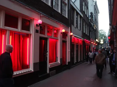 Квартал красных фонарей после захода солнца 🧭 цена экскурсии €145, 12  отзывов, расписание экскурсий в Амстердаме