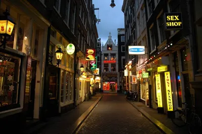 В Амстердаме перенесут Квартал красных фонарей из центра города, чтобы  уменьшить количество туристов – Рубрика