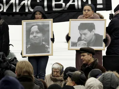 Яблоко» возложит цветы к месту убийства Маркелова и Бабуровой | Партия  ЯБЛОКО