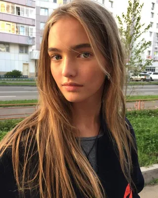 Анастасия Безрукова (72 фото из Инстаграм): красивые картинки | Укладка  длинных волос, Косметические товары, Красота