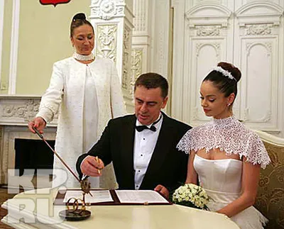 Питерский экс-сенатор женился на 20-летней балерине - KP.RU