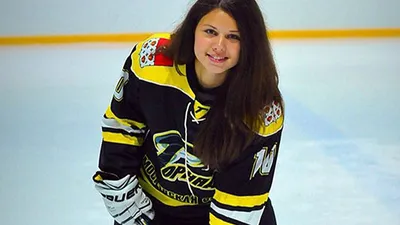 Самая красивая хоккеистка России — Анастасия Легкодух.