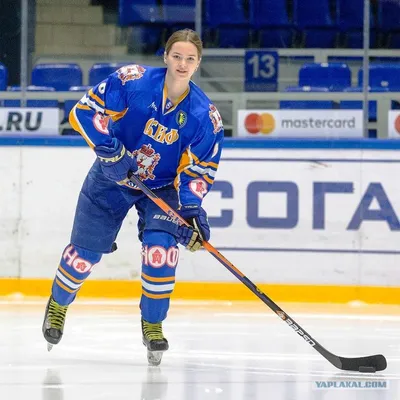 Самая красивая хоккеистка России: желаю любви близких и тепла друзей!