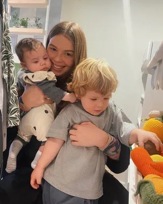 Анастасия Стриженова стала многодетной мамой! Она родила двойню. Этой  новостью девушка поделилась в запрещенной соцсети, опубликовав первую… |  Instagram