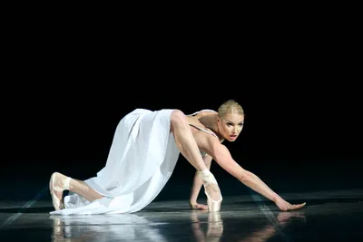 Фото - Балерина Анастасия Волочкова показала ноги после репетиции