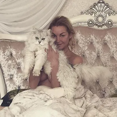 Анастасия Волочкова ответила хакерам, слившим ее интимные фото - 24СМИ