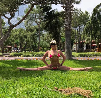 Анастасия Волочкова сделала шпагат на пляже в Турции