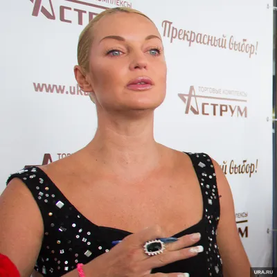 SH: Анастасия Волочкова не боится выглядеть старше рядом с молодым спутником