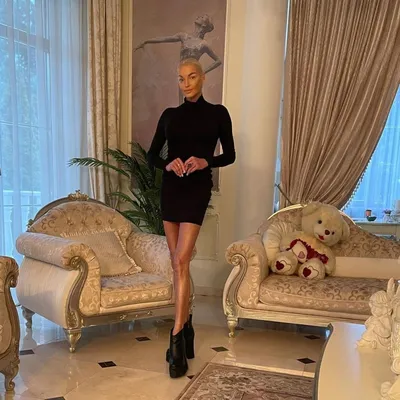Анастасия Волочкова предстала в образе Мадонны в эфире Первого канала